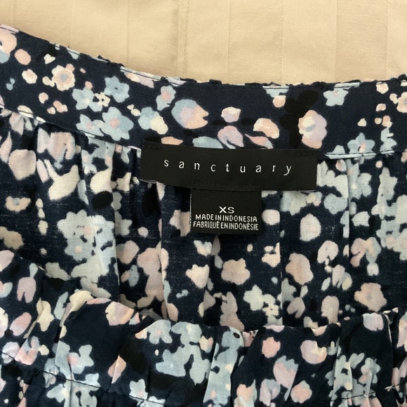 New without tags Sanctuary Navy flowered top - Picture 5 of 6